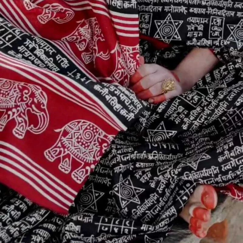 Apple Saree - Black &amp; Red Ethnic Bhagalpuri Saree -Mocna